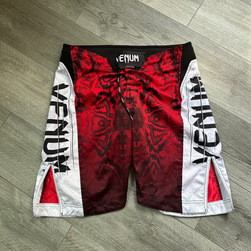 MMA UFC Venum Fight Shorts Size 34 Red Black White